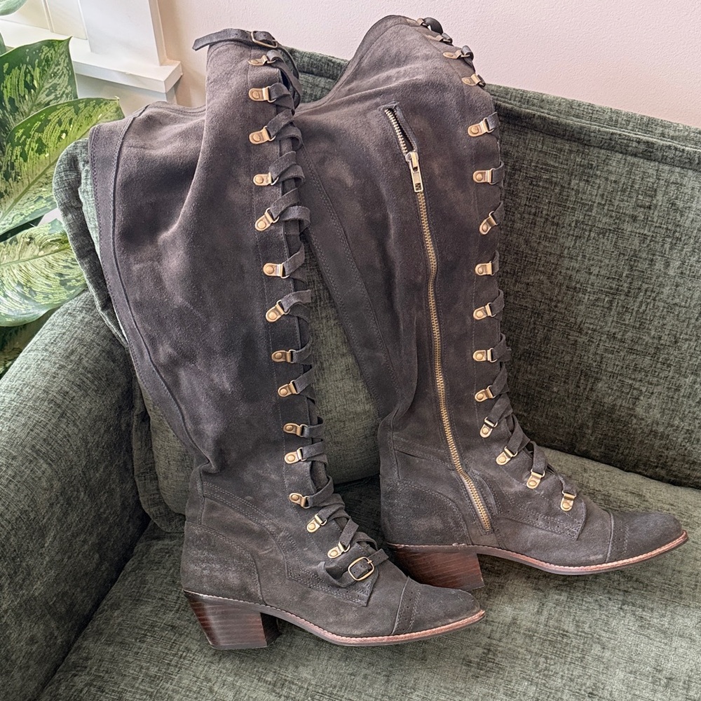 La CANADIENNE Charcoal Lace-Up Knee-High Boots